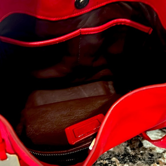 Coach bag in great condition. I got this from previous Christmas present . - Picture 4 of 7